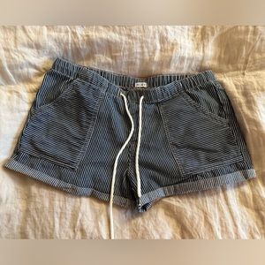 Roxy cotton drawstring shorts - size L